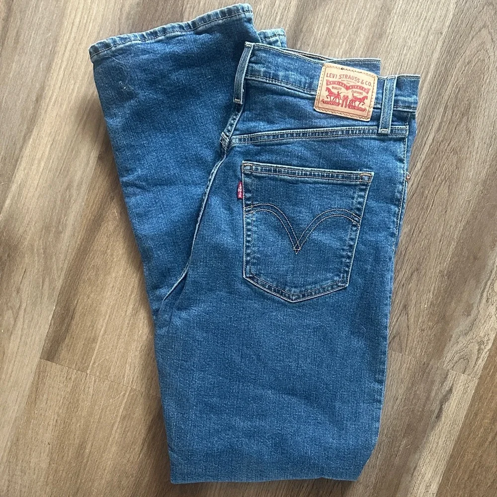 Levi's Women's Straight Jeans with button fly in Classic Blue - Picture 2 of 3